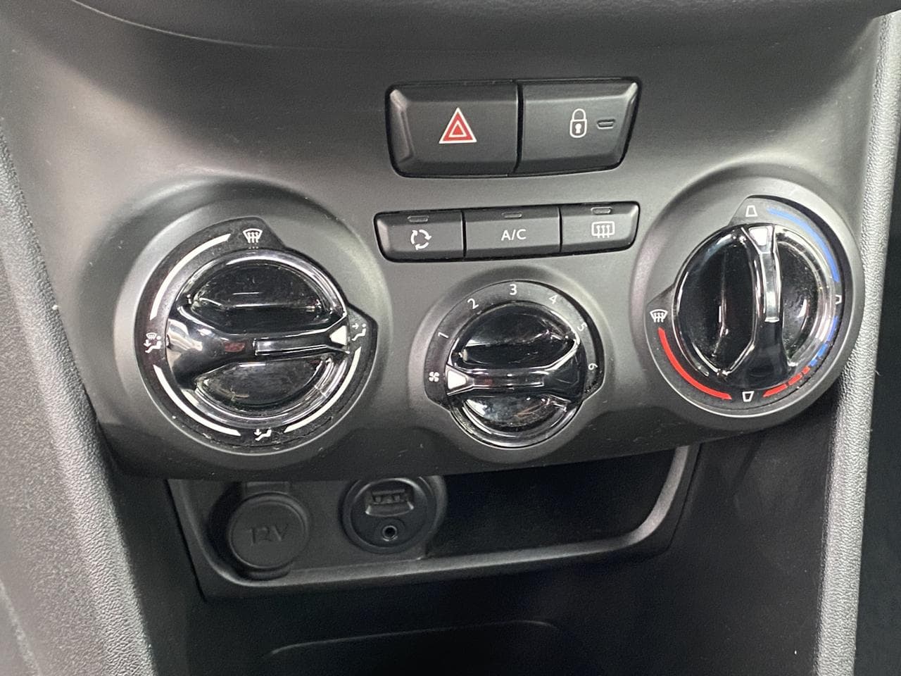 2016 Peugeot 208 - 13