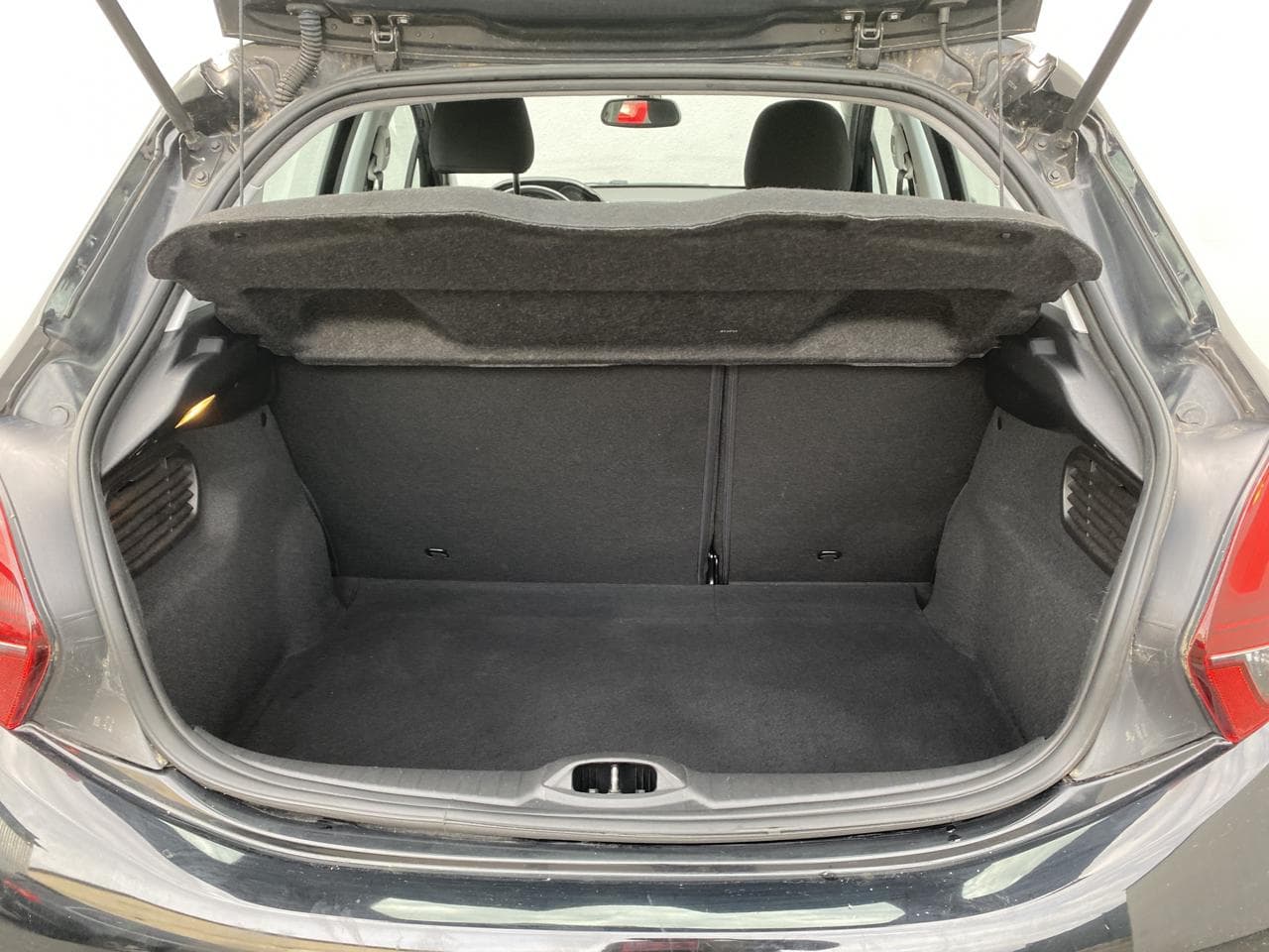 2016 Peugeot 208 - 7