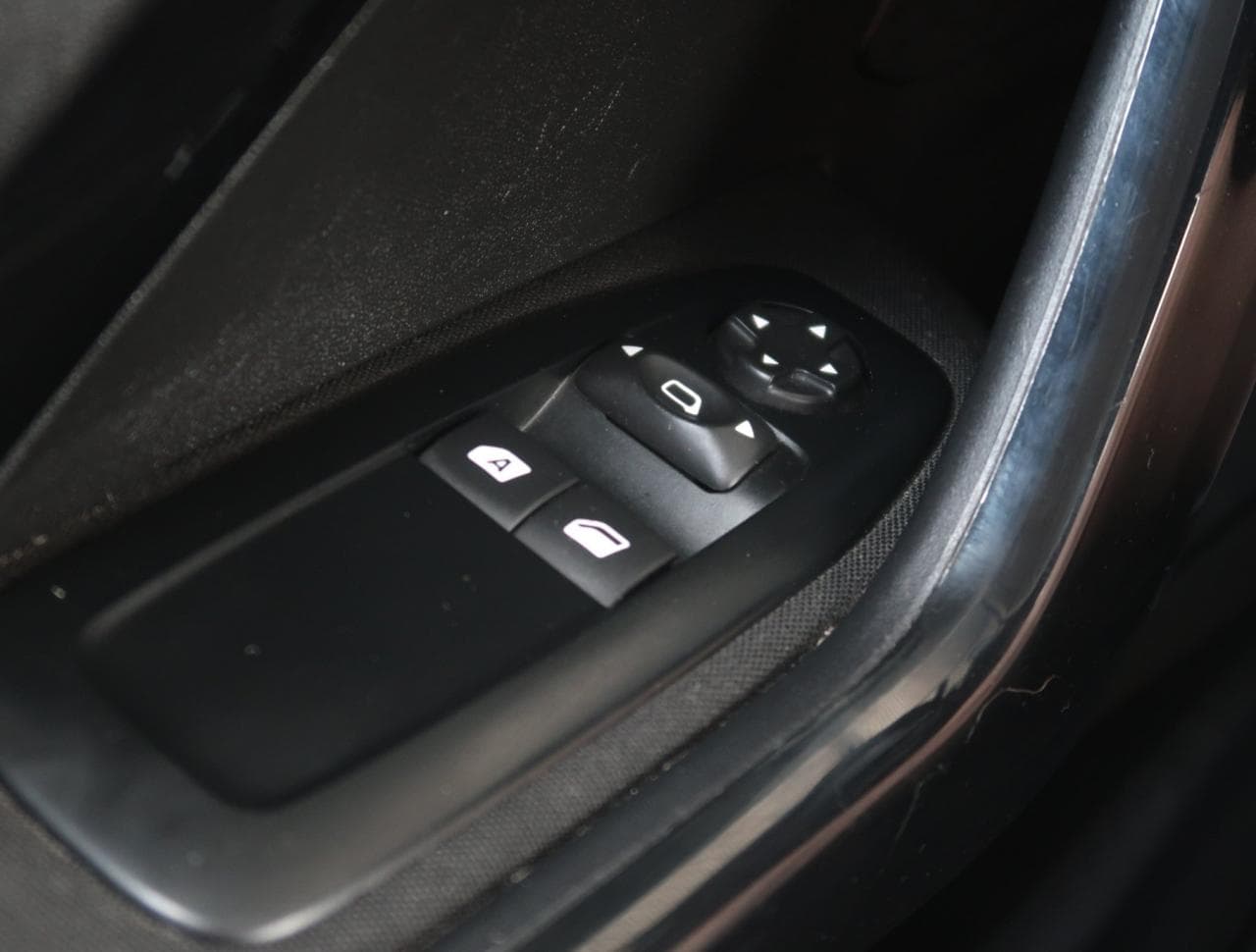 2013 Peugeot 208 - 36