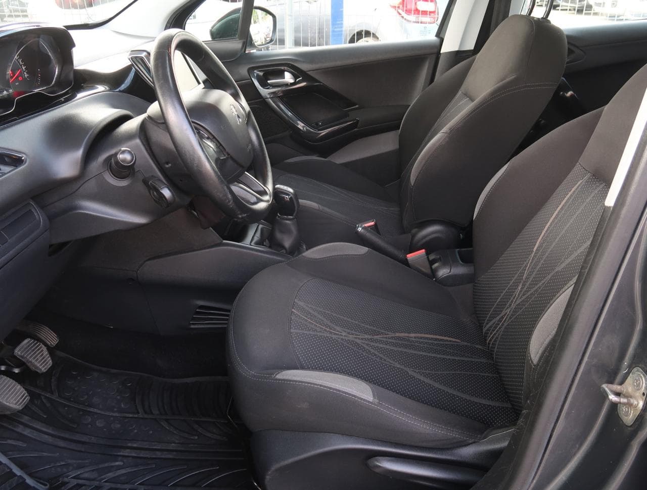 2013 Peugeot 208 - 27