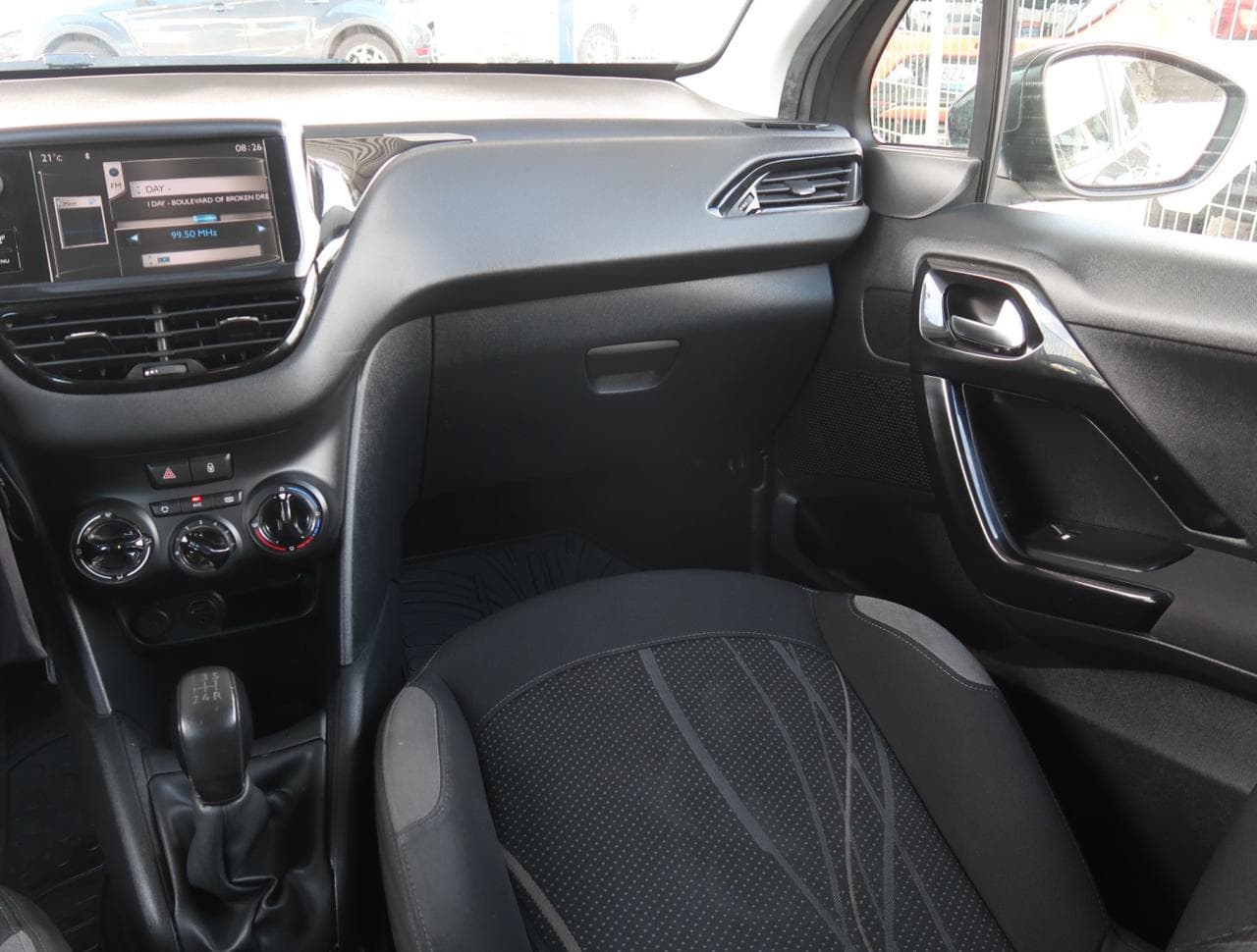 2013 Peugeot 208 - 17