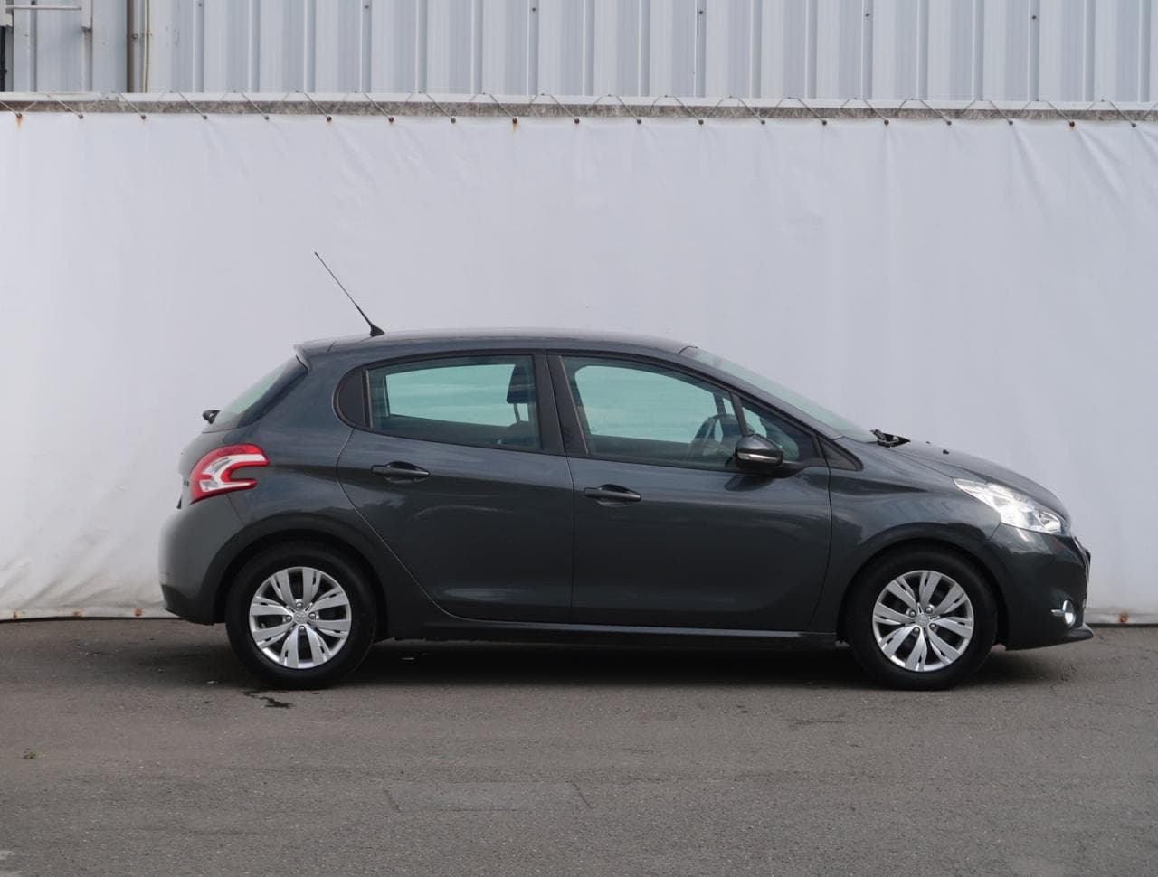 2013 Peugeot 208 - 12