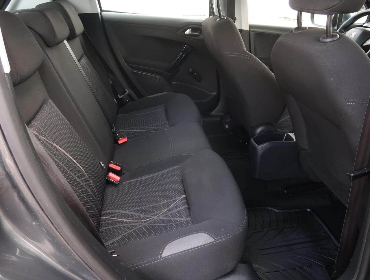 2013 Peugeot 208 - 21