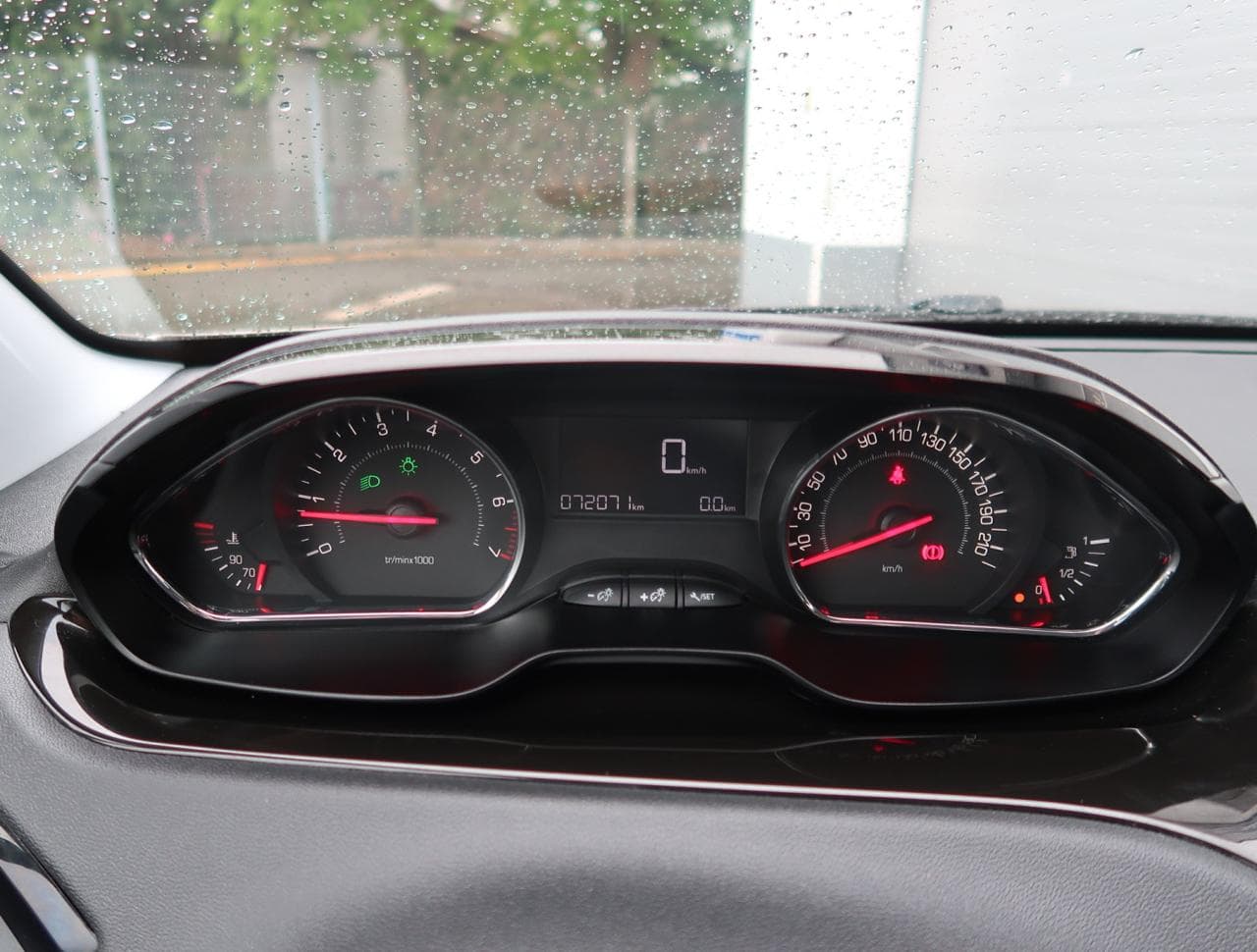 2014 Peugeot 208 - 39