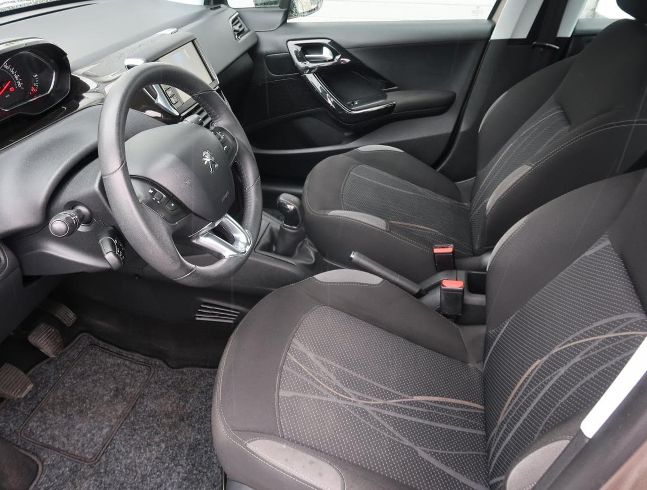 2014 Peugeot 208 - 37