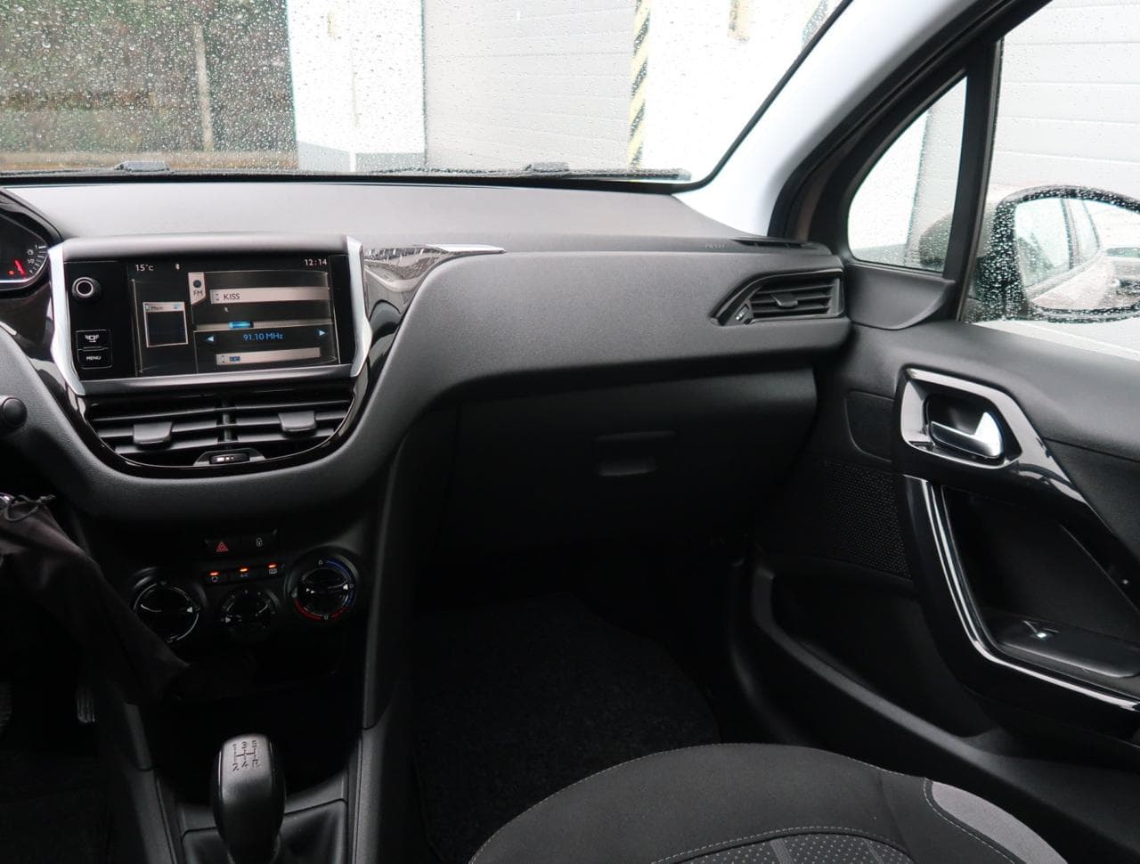 2014 Peugeot 208 - 25