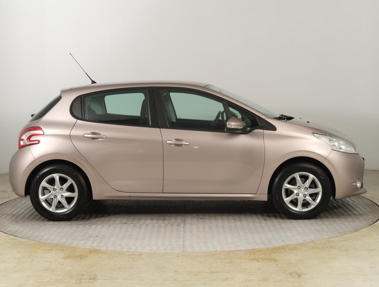 2014 Peugeot 208 - 17