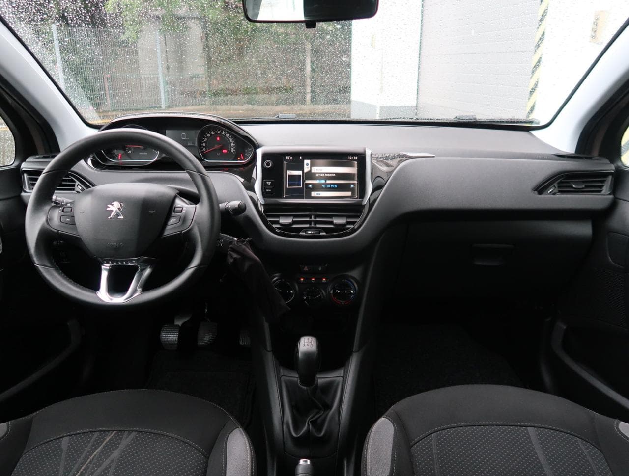 2014 Peugeot 208 - 23
