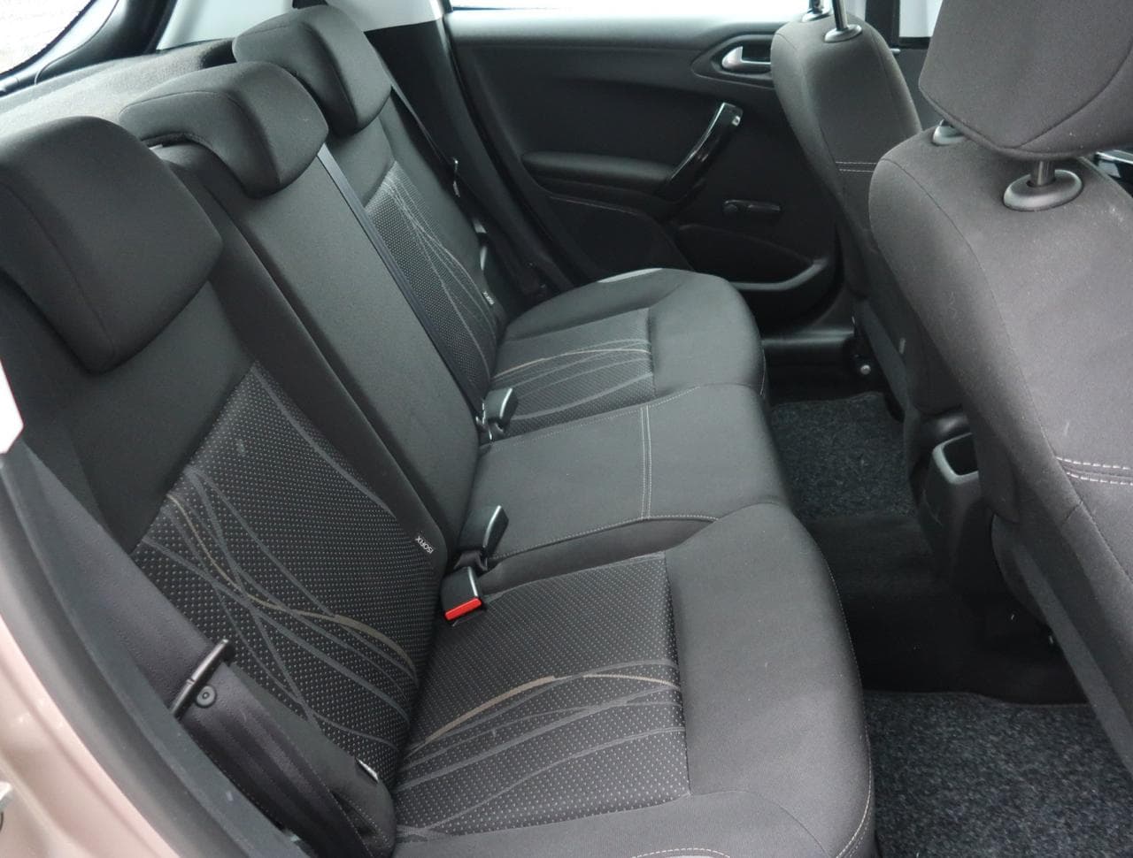 2014 Peugeot 208 - 29