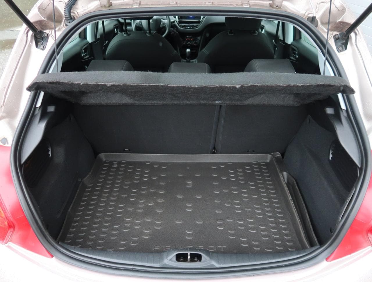 2014 Peugeot 208 - 44