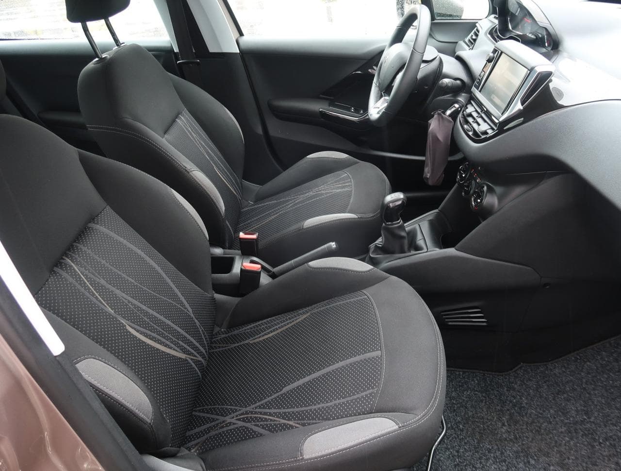 2014 Peugeot 208 - 28
