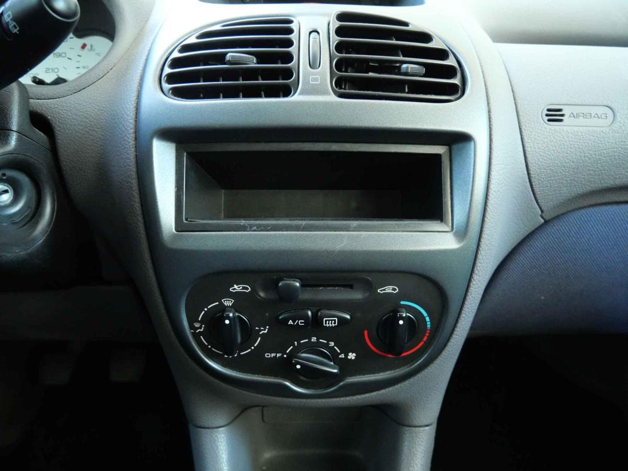 2003 Peugeot 206 - 23