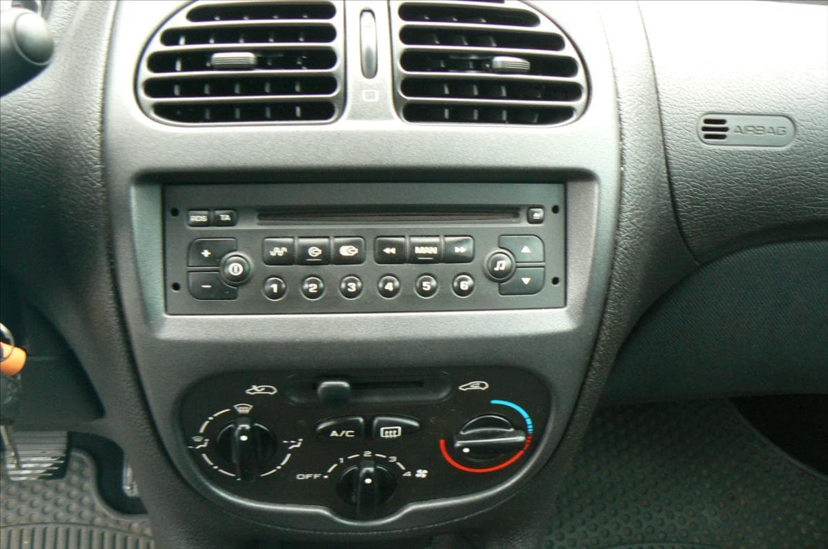2003 Peugeot 206 - 12