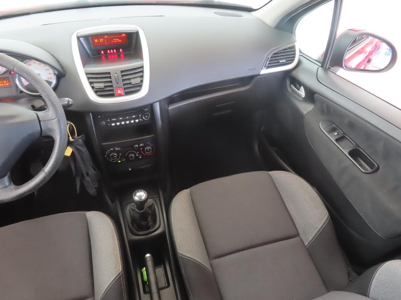 2011 Peugeot 207 - 11