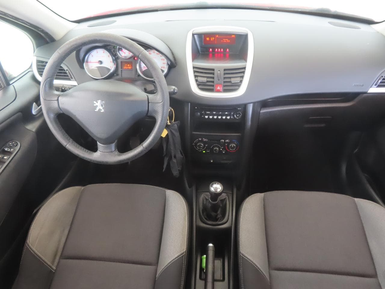 2011 Peugeot 207 - 10