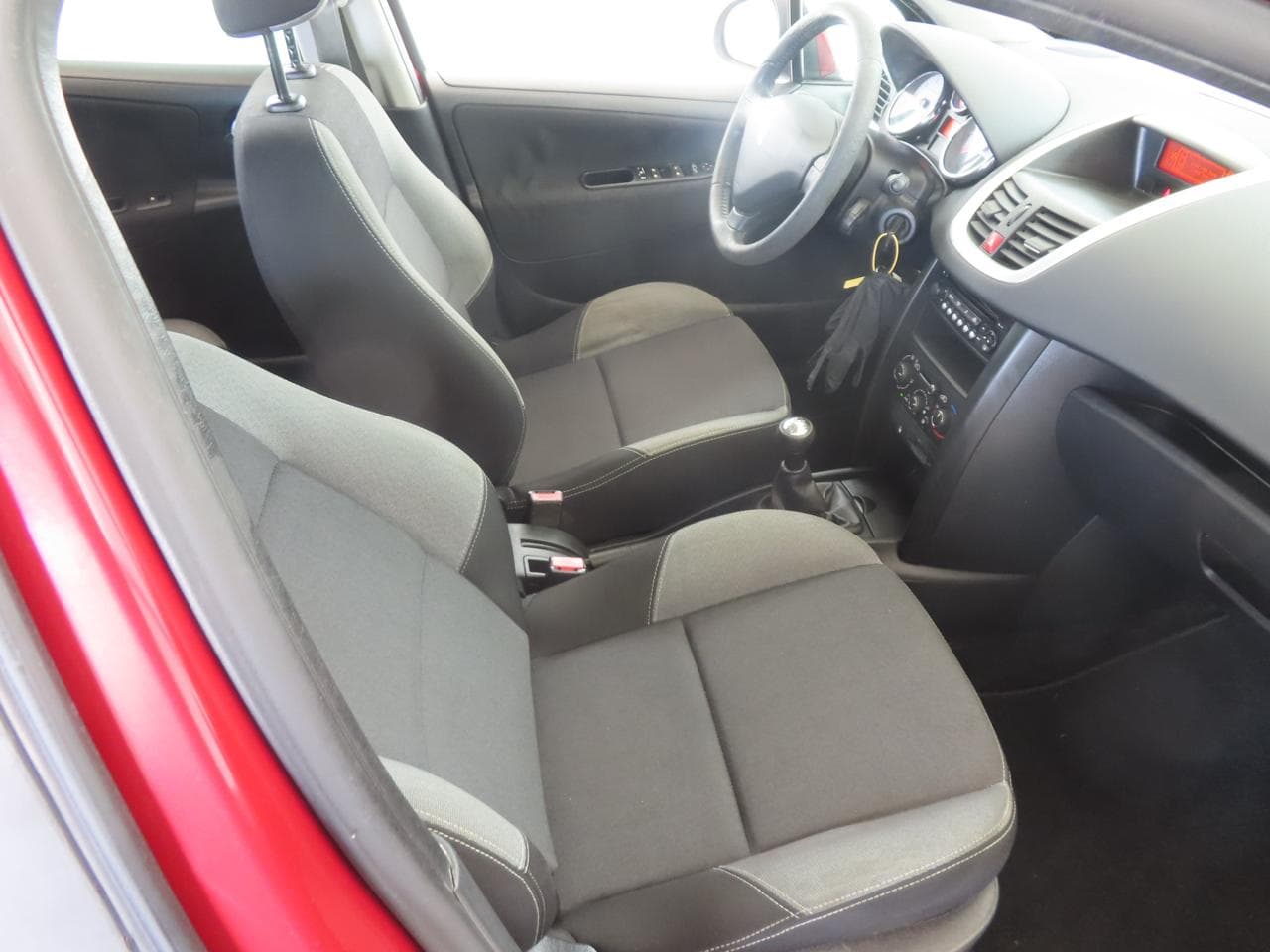 2011 Peugeot 207 - 12