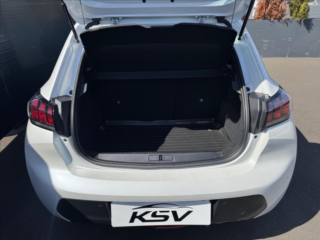 2021 Peugeot 208 - 11