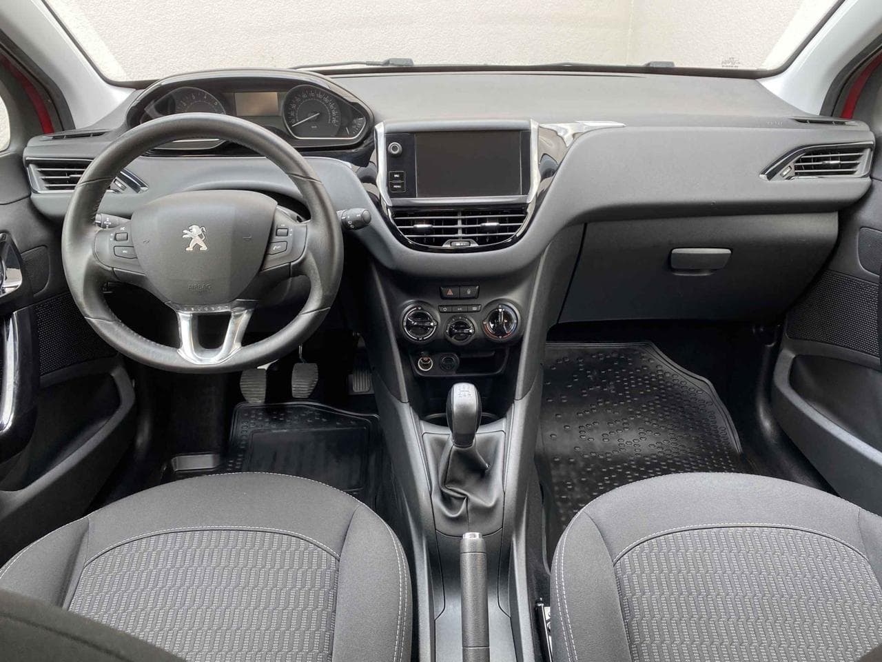 2016 Peugeot 208 - 8