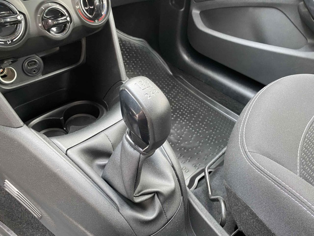 2016 Peugeot 208 - 14