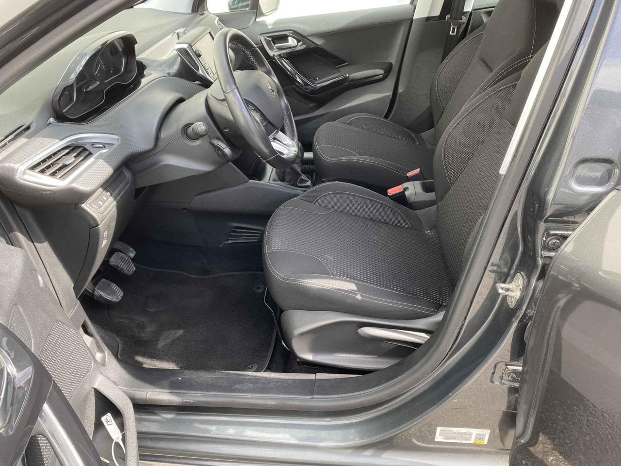 2016 Peugeot 208 - 15