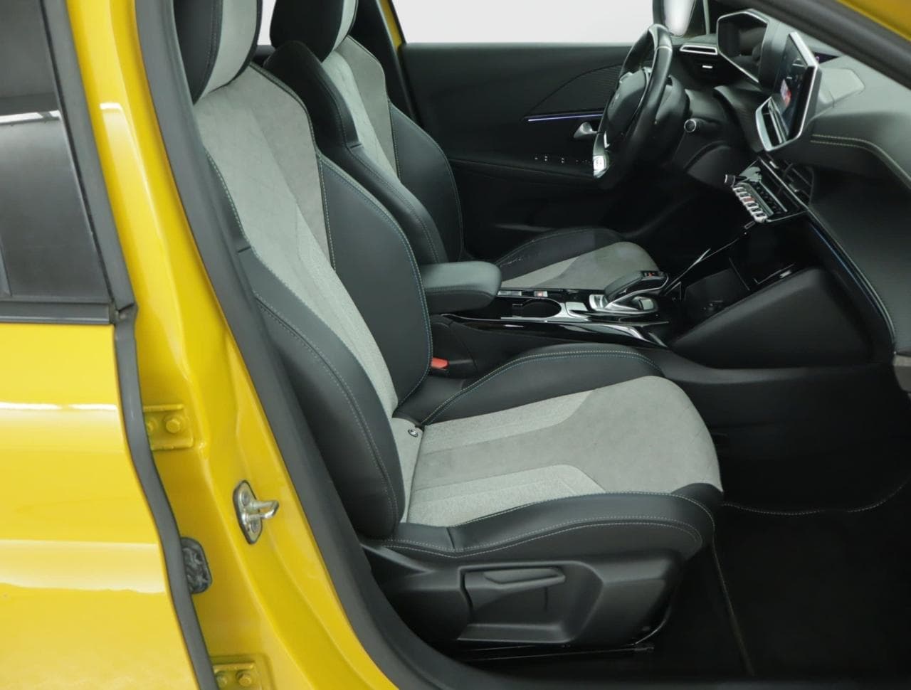 2020 Peugeot 208 - 12