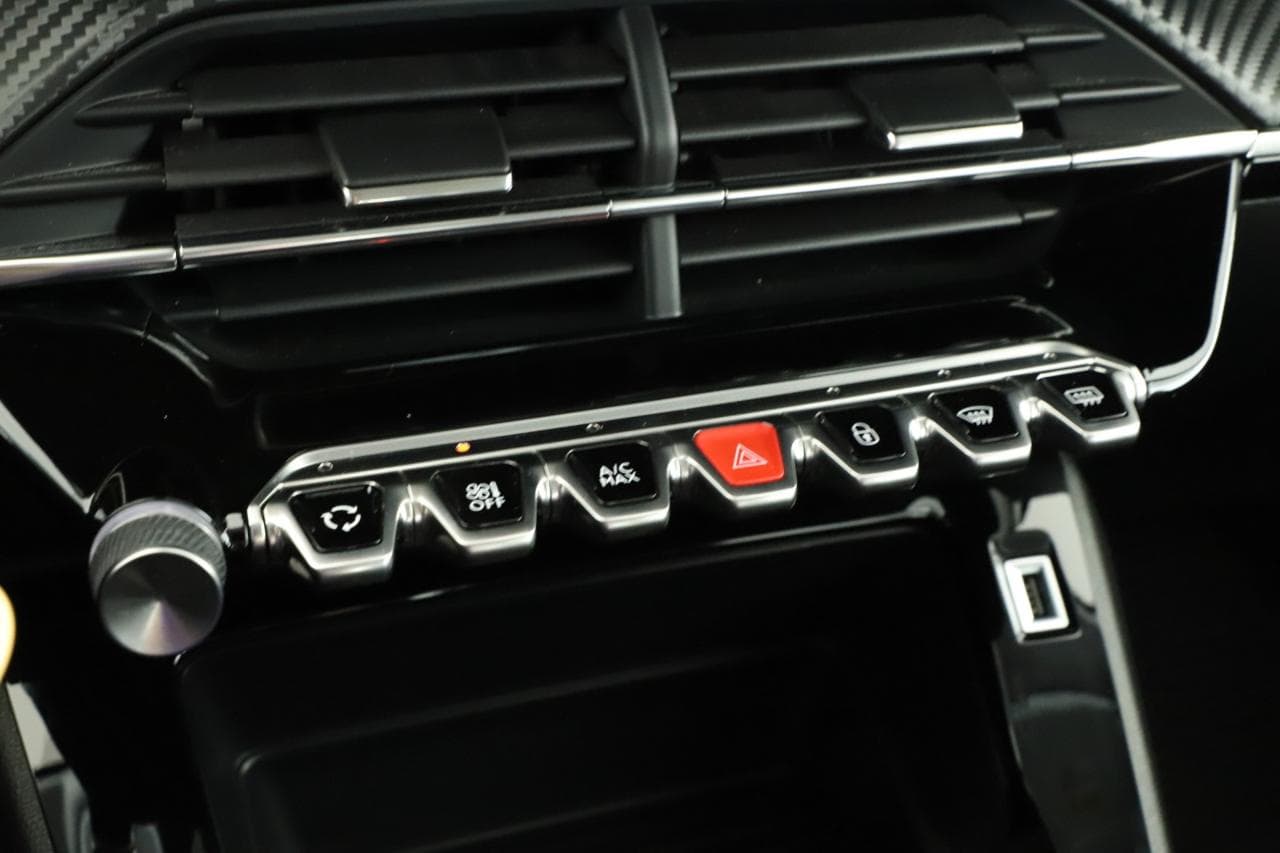 2021 Peugeot 208 - 17