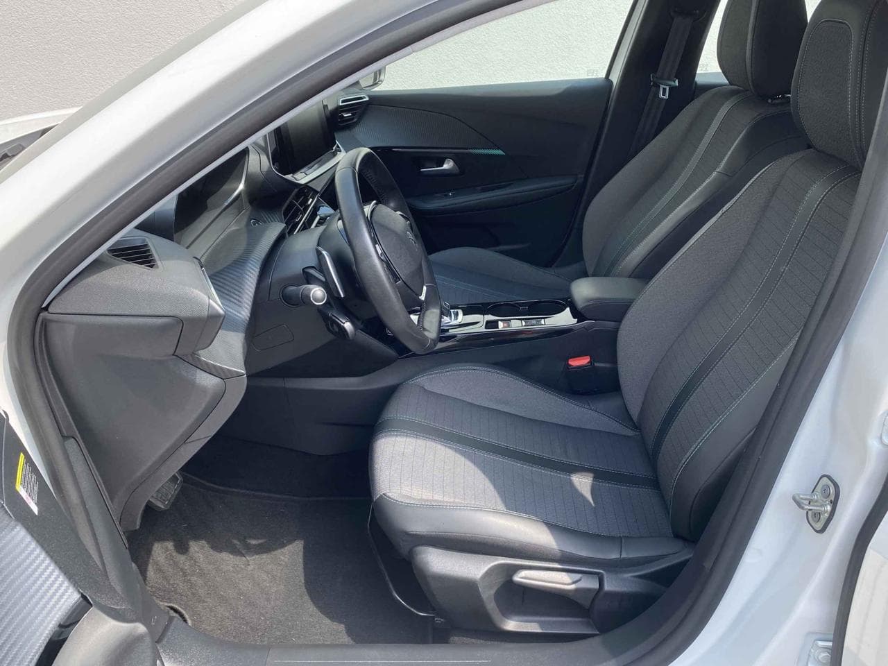 2020 Peugeot 208 - 17