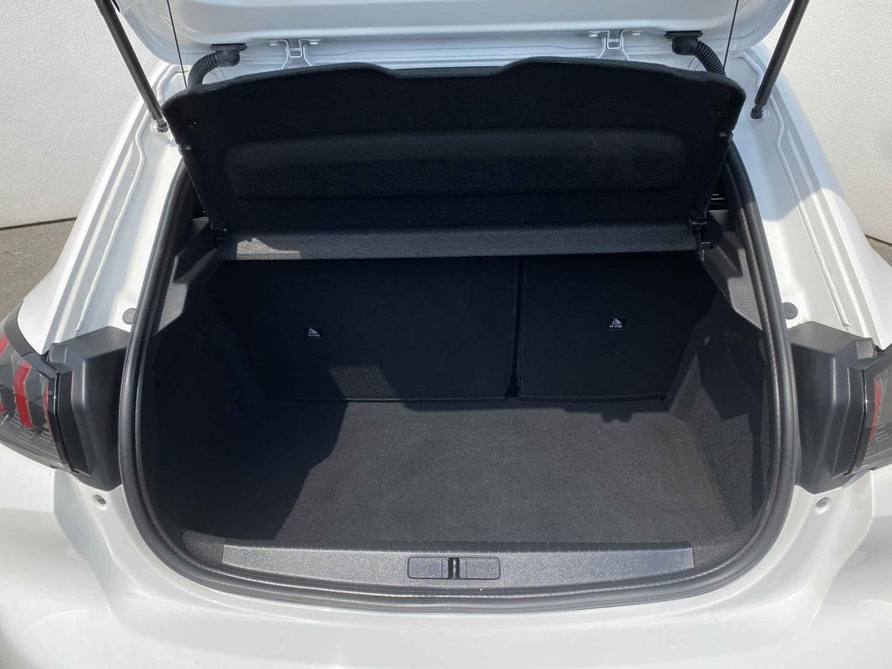 2020 Peugeot 208 - 13
