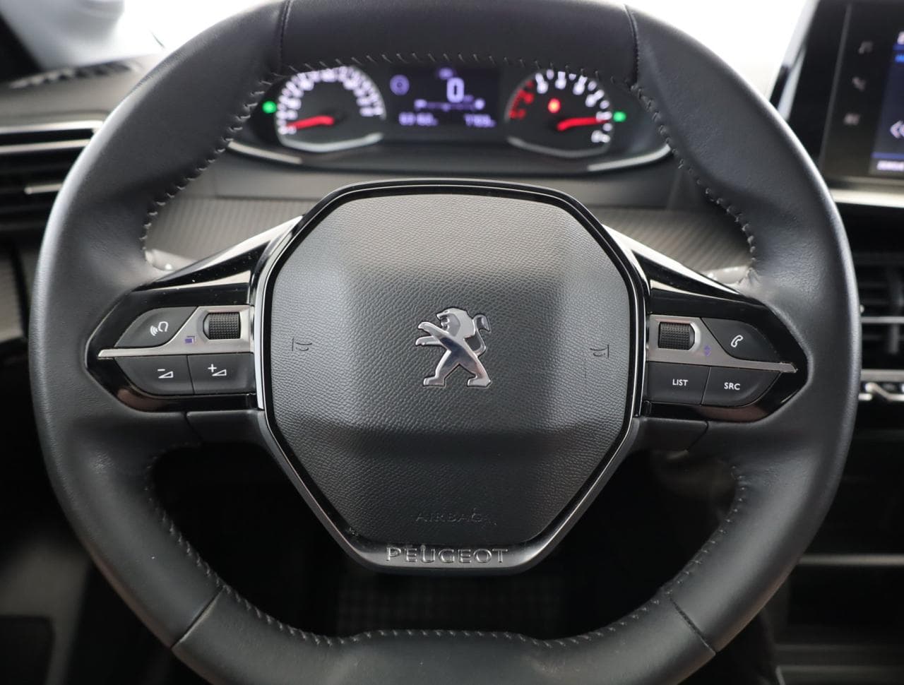 2021 Peugeot 208 - 24