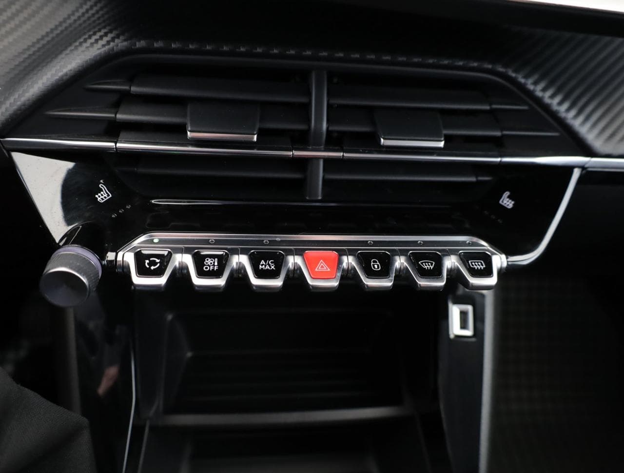 2021 Peugeot 208 - 33