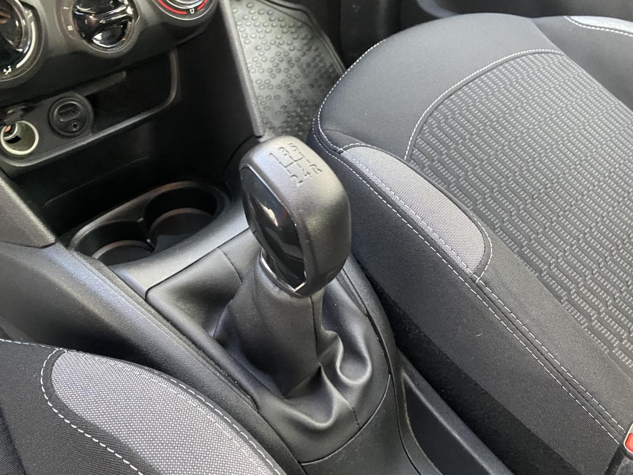 2016 Peugeot 208 - 30