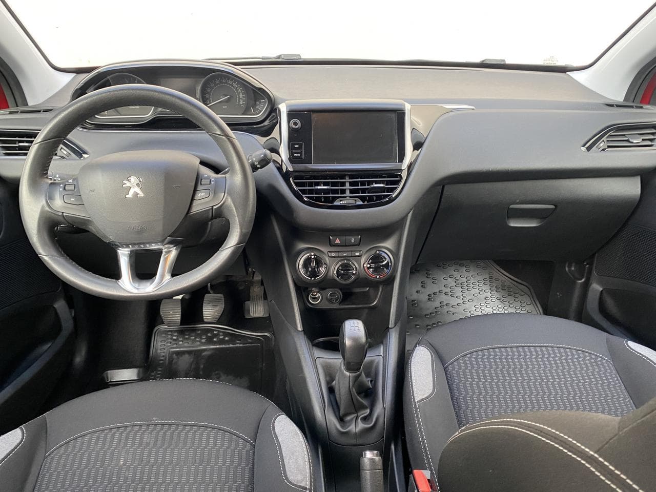 2016 Peugeot 208 - 15