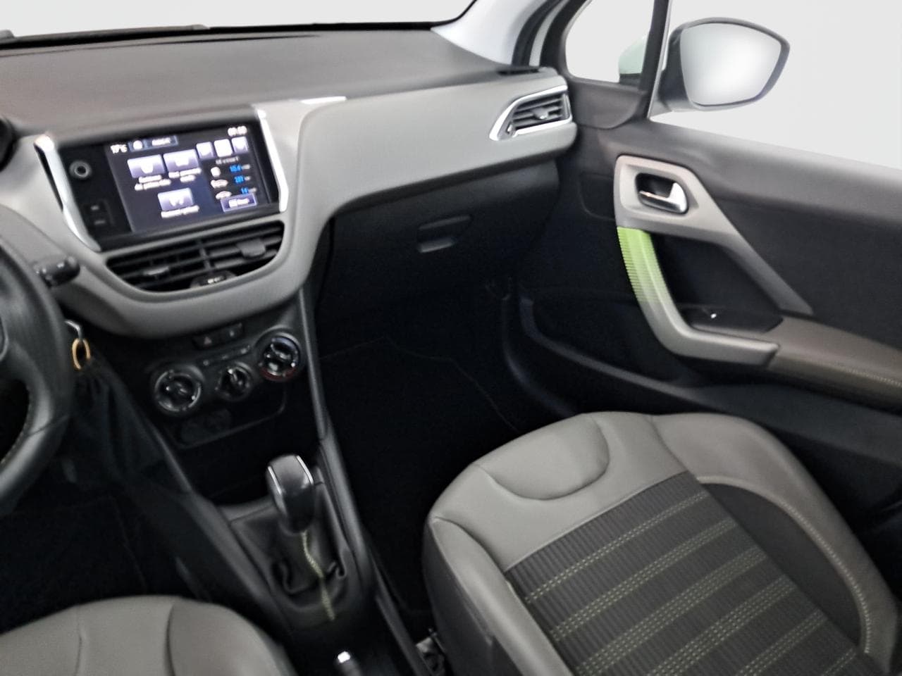 2016 Peugeot 208 - 17