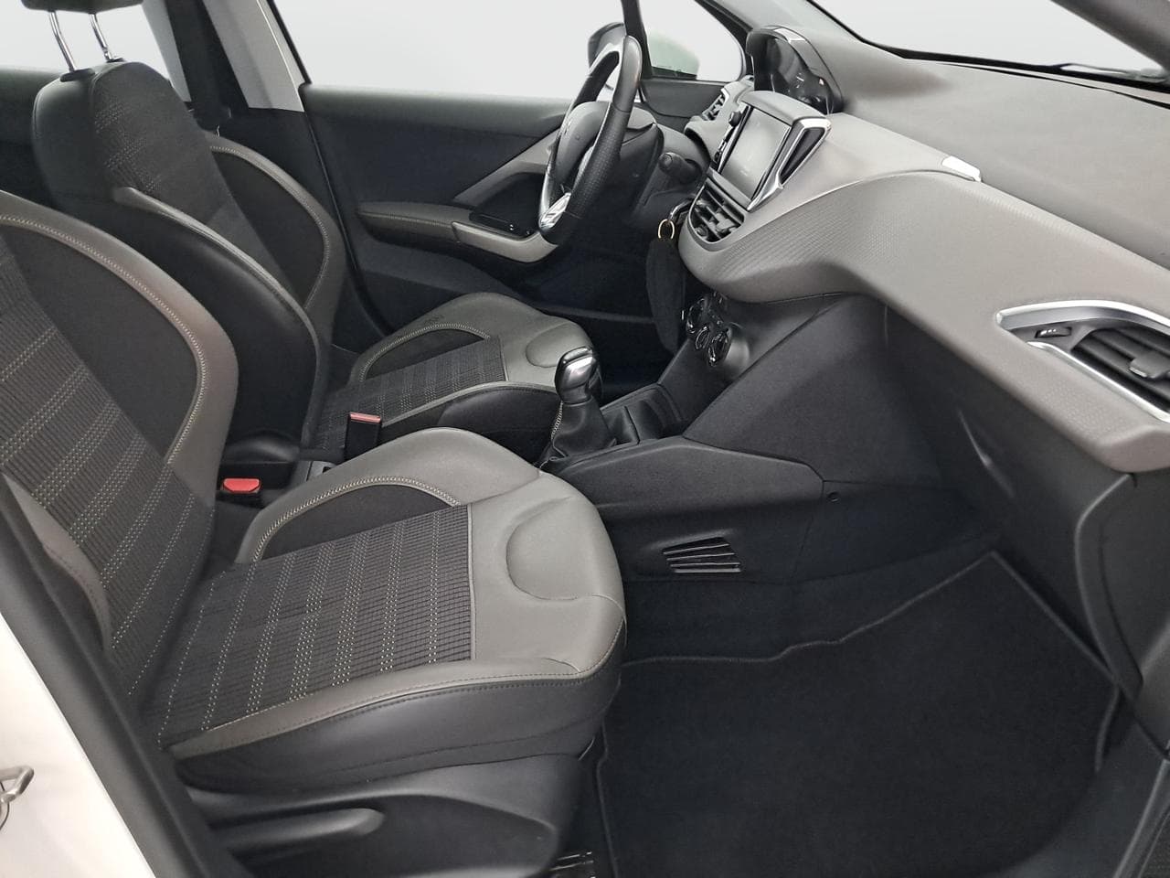 2016 Peugeot 208 - 18