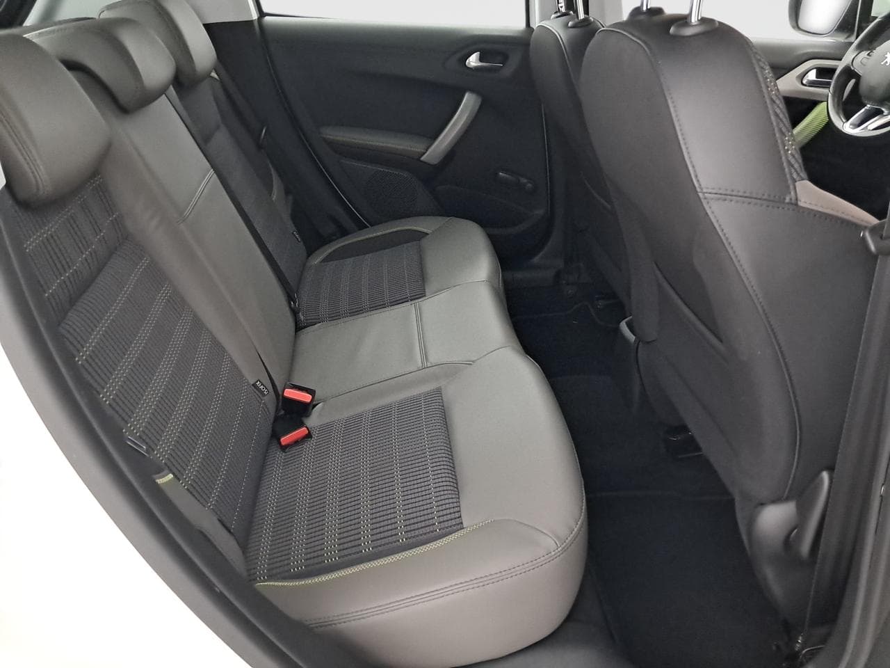 2016 Peugeot 208 - 20