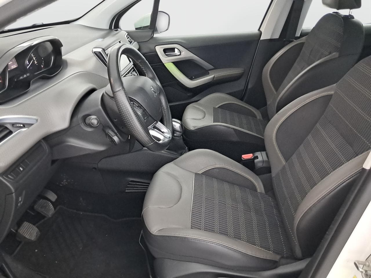 2016 Peugeot 208 - 23