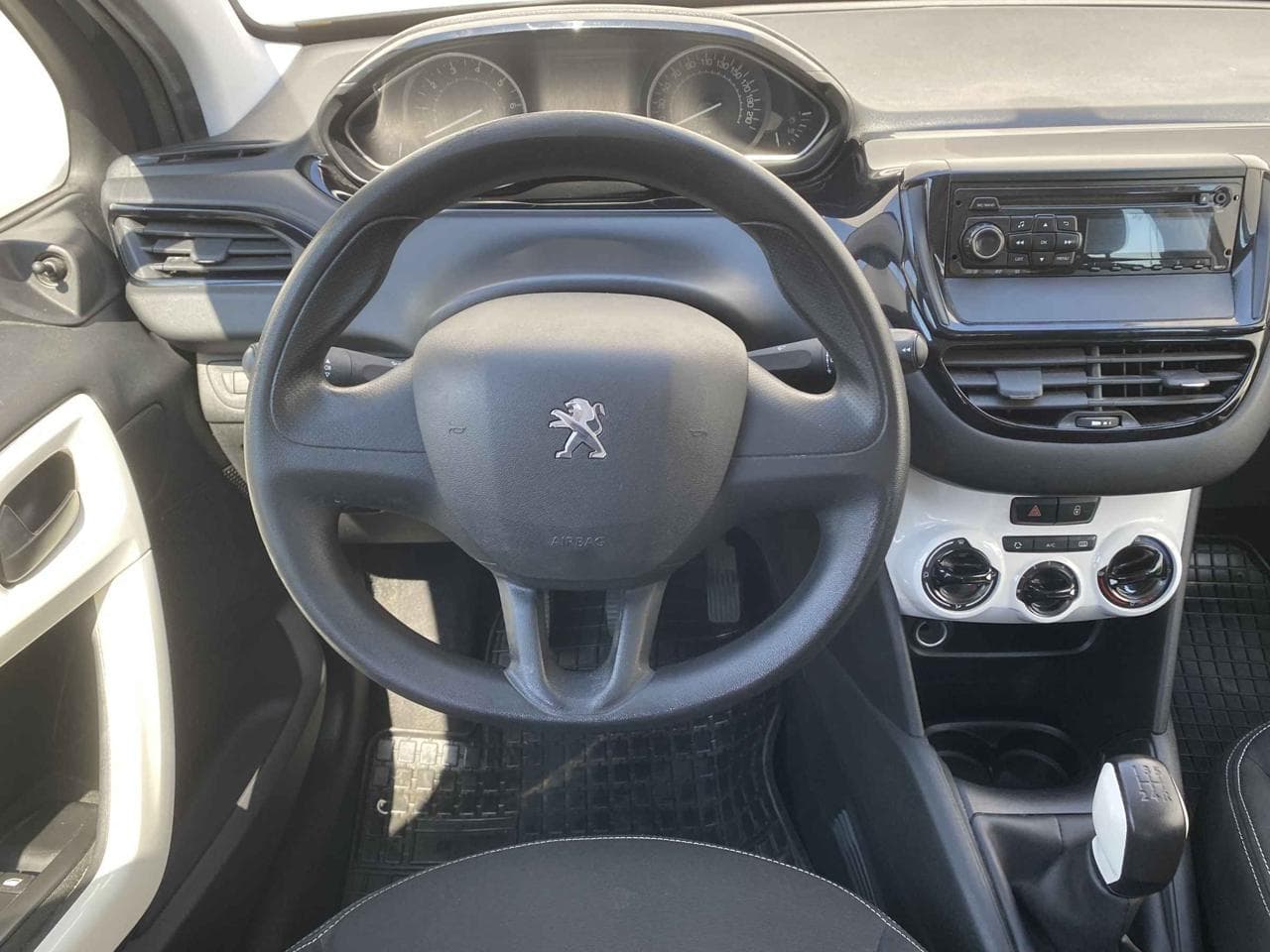 2018 Peugeot 208 - 17