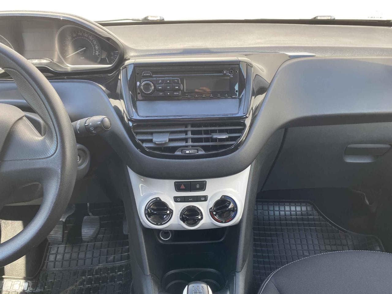 2018 Peugeot 208 - 19