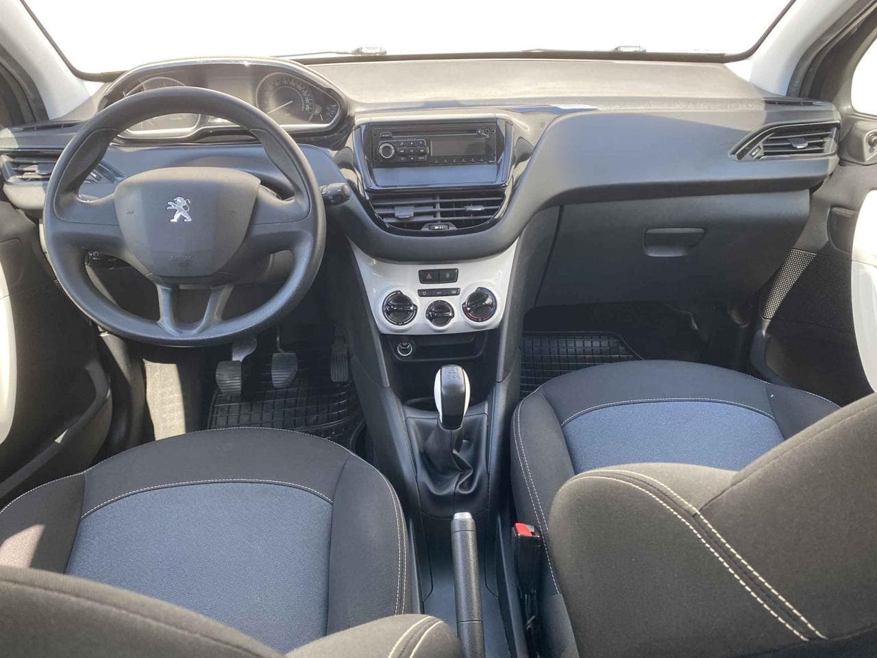 2018 Peugeot 208 - 11