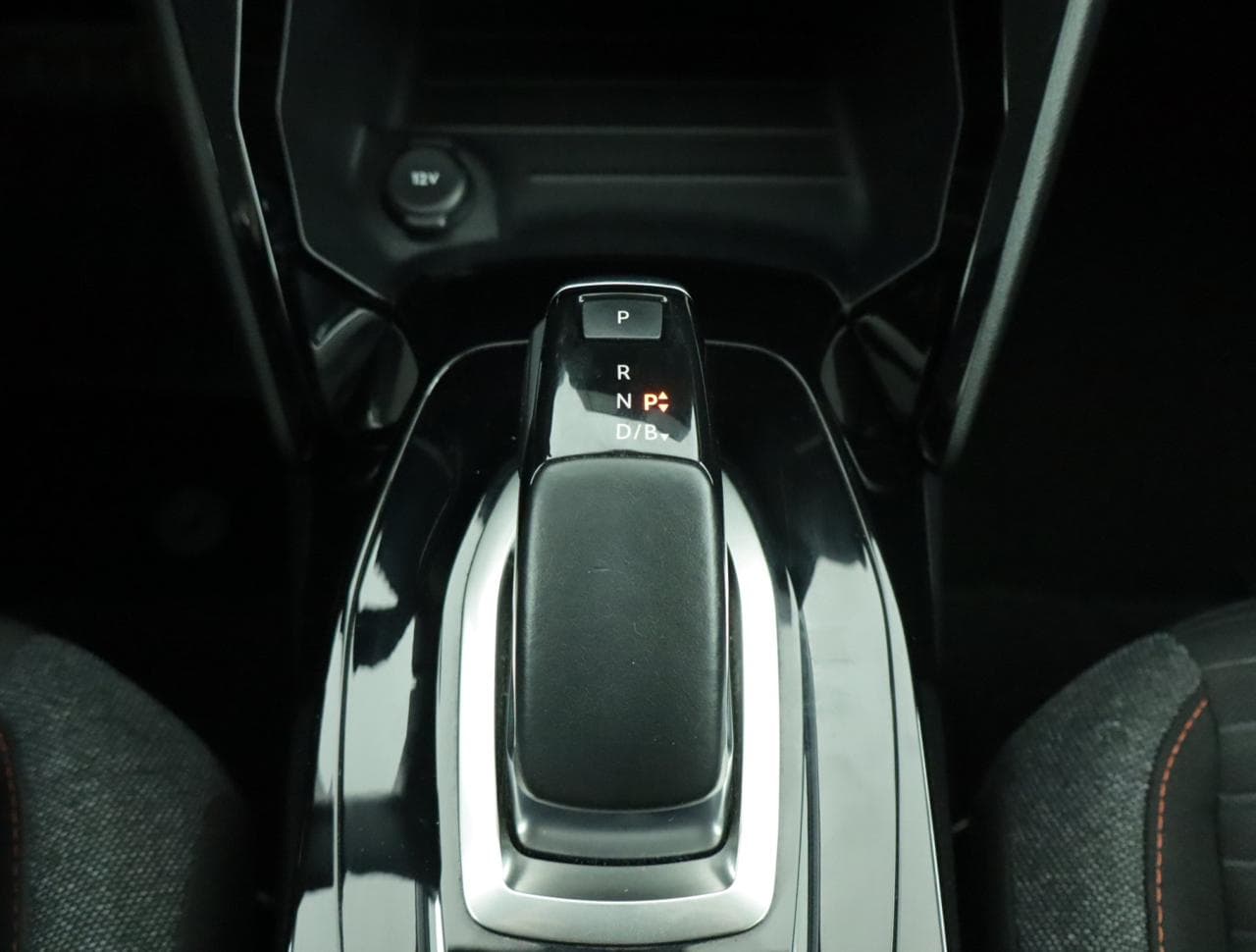 2020 Peugeot 208 - 29