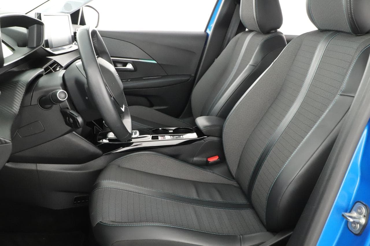 2021 Peugeot 208 - 25
