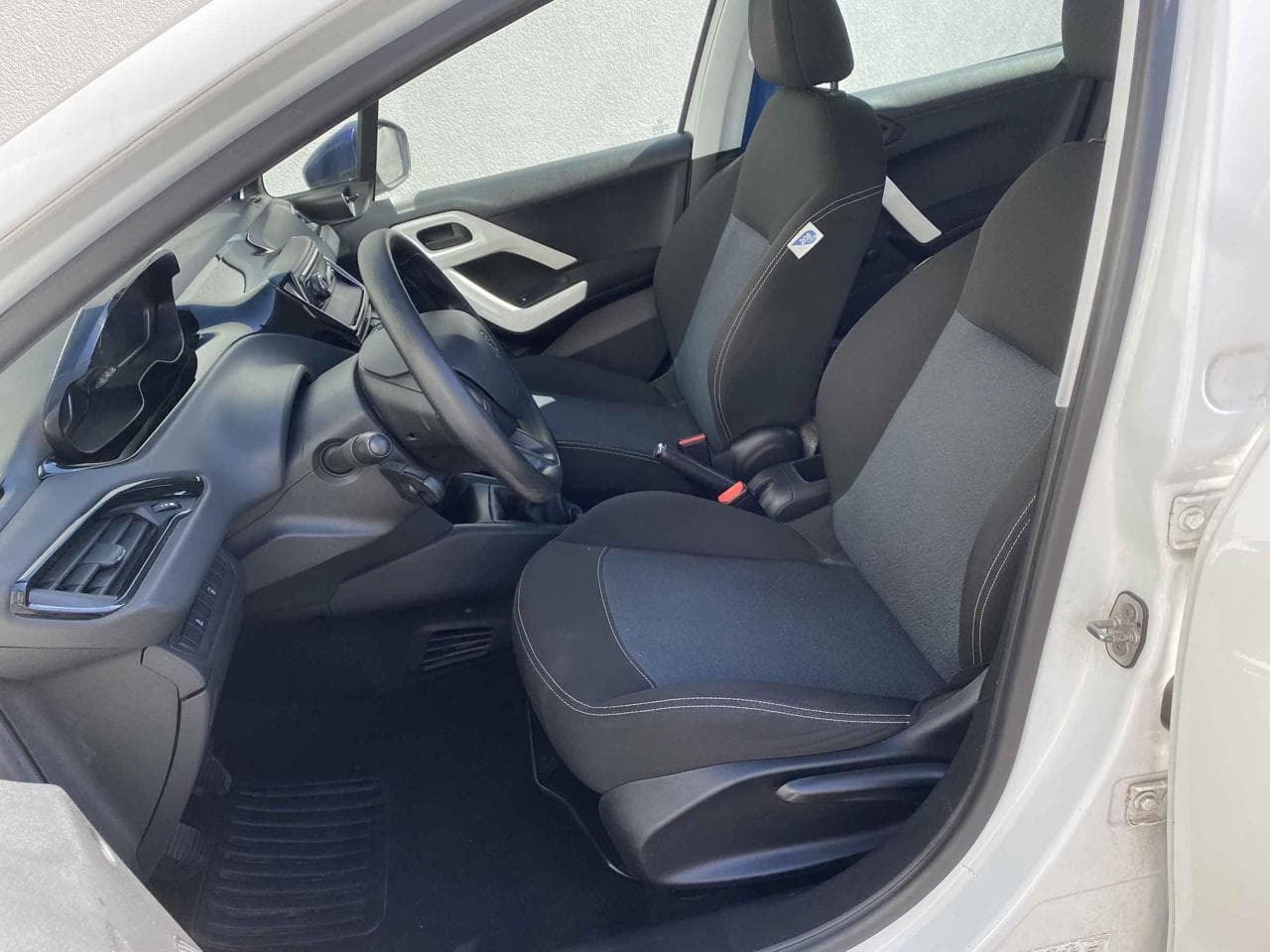 2017 Peugeot 208 - 15