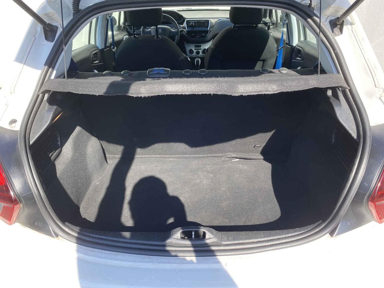 2017 Peugeot 208 - 11