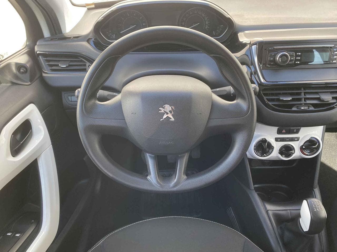 2017 Peugeot 208 - 19
