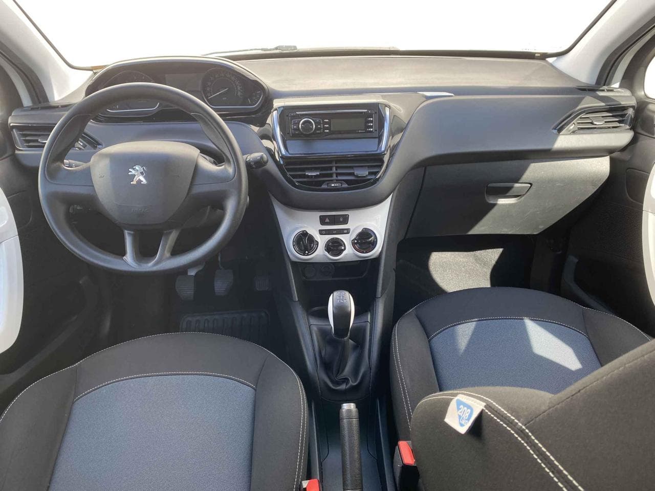 2017 Peugeot 208 - 13