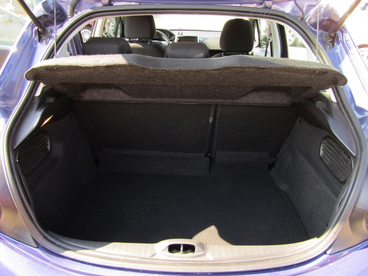 2016 Peugeot 208 - 13