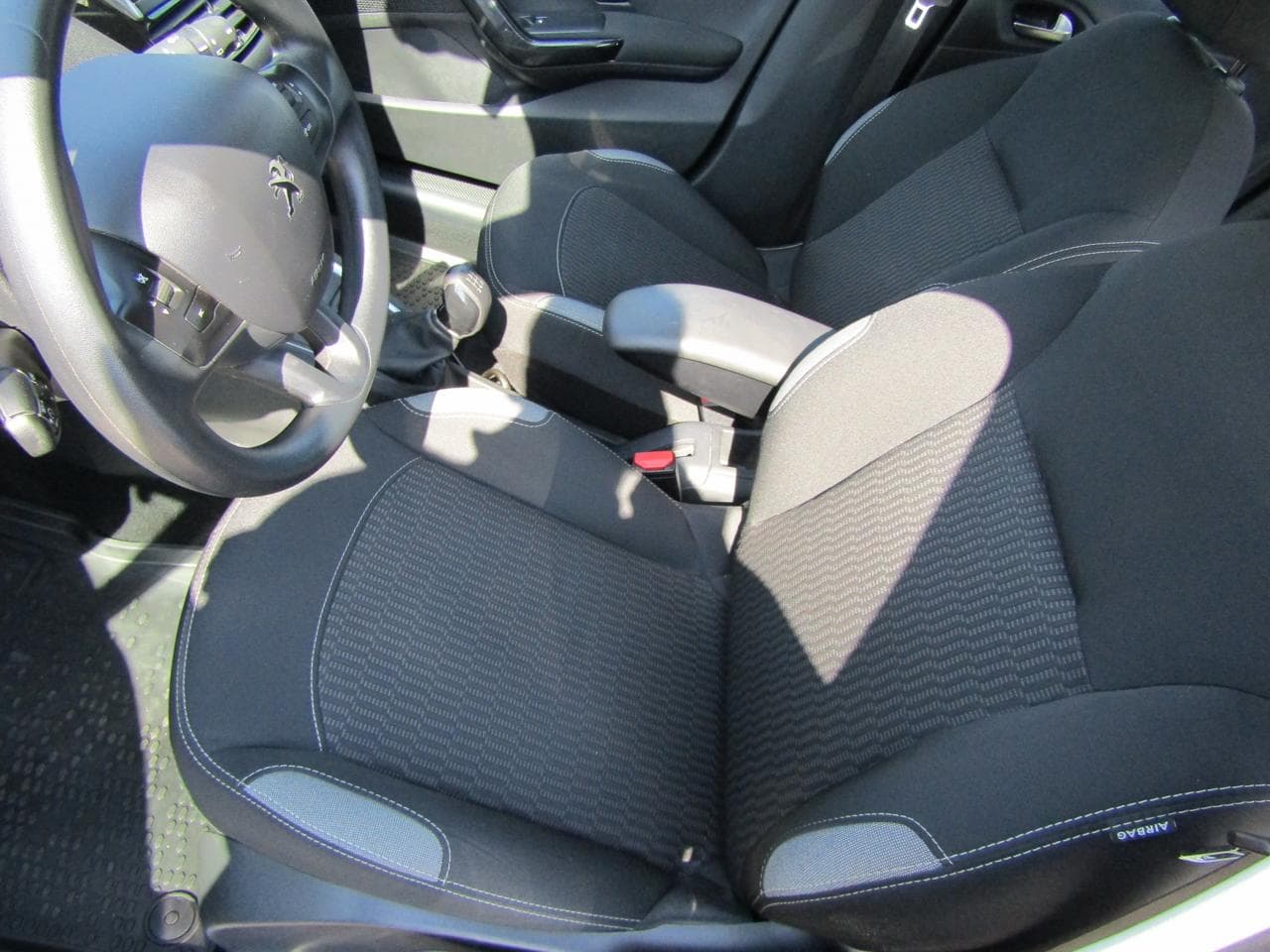 2016 Peugeot 208 - 17