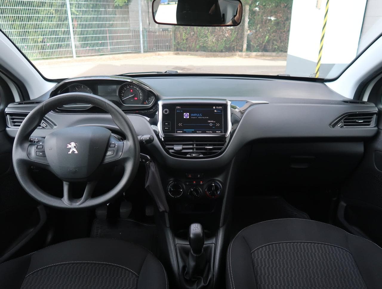 2017 Peugeot 208 - 10
