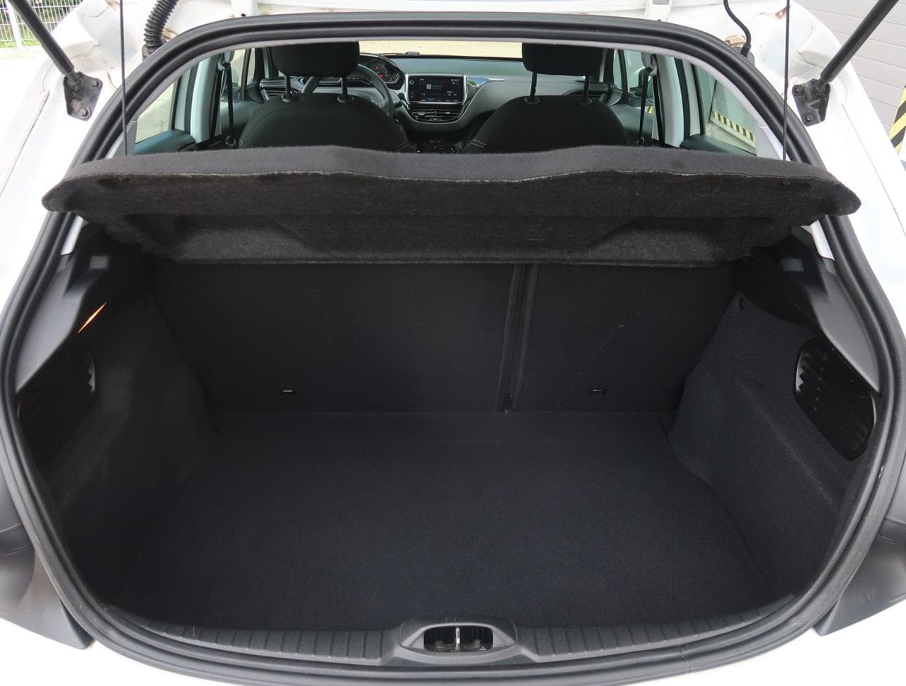 2017 Peugeot 208 - 19