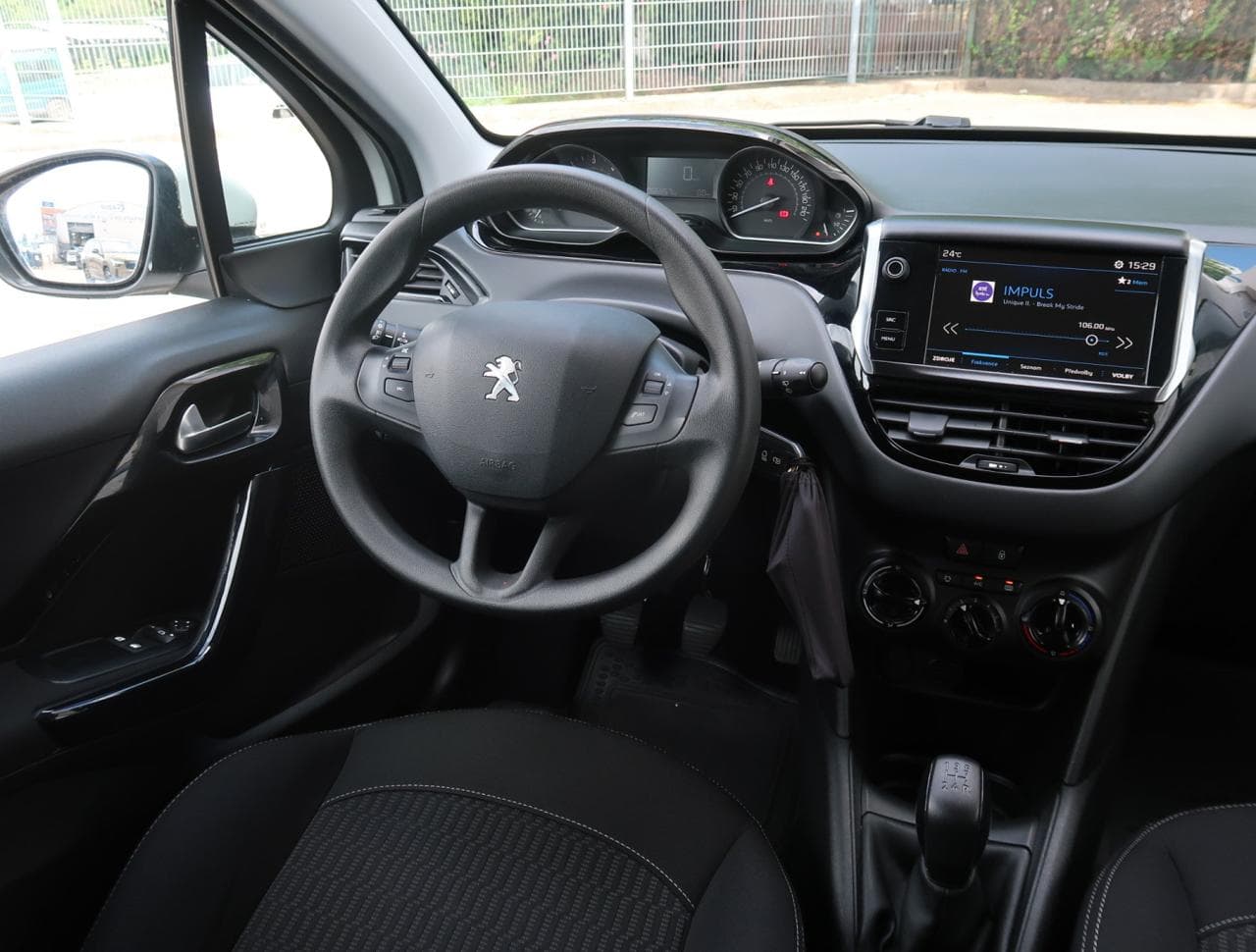 2017 Peugeot 208 - 9